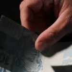 Dólar fecha na maior cotação do Plano Real na espera por cortes