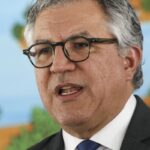 Dólar cai para R$ 6,04 em expectativa com reunião do Copom