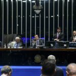 Câmara aprova teto para salário mínimo, mas afrouxa mudanças no BPC