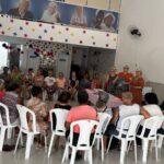 Dólar cai para R$ 5,70 com dados fracos dos EUA e ata do Copom