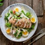 Lavar o frango antes de cozinhar pode matar, e a ciência explica o porquê