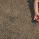 Apresentador descobre ao vivo que esposa contratou assassino de aluguel para matá-lo