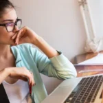 Tendências de Natal 2025 misturam tradição, tons de joias e elegância