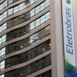 Jogador que reagiu a ataque racista com soco pega pena maior que adversário