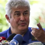 Brasil não pode deixar big techs destruírem seu sistema político, diz Nobel de economia