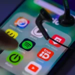 Miguel Falabella comenta polêmica com Mateus Solano e uso de celulares no teatro