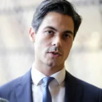 Rei Charles 3º retira título de princípe de Andrew após envolvimento com Epstein