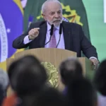 Lula diz a aliados que deve escolher Messias para o STF
