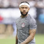 Dólar fecha em alta e Bolsa tem forte queda com isenção do IR no Brasil e ‘shutdown’ dos EUA