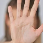 Polícia prende homem que perseguia Isis Valverde há mais de duas décadas