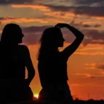 Operação contra Comando Vermelho tem ao menos 20 mortos, barricadas e bomba