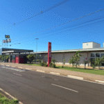 Professor que trocou mundo corporativo por escola pública alerta alunos sobre perigos das redes