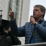 Dólar fecha em queda e Bolsa sobe com atenções voltadas a Haddad e Galípolo