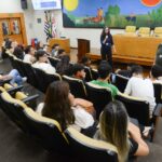 Kim Kardashian afirma não acreditar que homem pisou na Lua em 1969