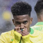 Michael J. Fox revela que quase não anda mais por medo de quedas