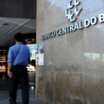 Hamilton prevê recomeço na Ferrari após temporada desastrosa: ‘Reacende a chama’