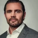 Governo Lula questiona Tarcísio após PMs entrarem armados em escola