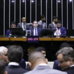 Robbie Williams suspeita que remédios para emagrecer afetaram sua visão