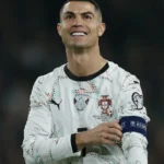 Príncipe William planeja banir Harry e Meghan Markle da família real, diz biógrafo