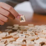 Rainha Camilla causa constrangimento ao comentar peso de atriz; entenda