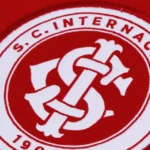 Vanessa Hudgens celebra nascimento do segundo filho