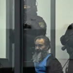 Príncipe William se emociona ao ver foto rara de Diana com Huck