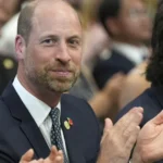 Bolsa volta bater recorde e alcança marca de 154 mil pontos; dólar recua