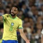 Kim Kardashian, no Rio, diz como uniu estudo para virar advogada à carreira de atriz