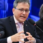 Bolsa volta a bater recorde e tem maior alta em 15 meses em novembro