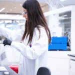 Caminhão pega fogo no aeroporto de Viracopos, em Campinas (SP)