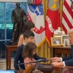 Vini Jr. marca dois gols com Virginia Fonseca na arquibancada