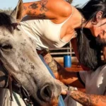 Neymar muda postura, sai exausto e volta a fazer jogo completo