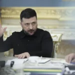 Bruna Marquezine e Shawn Mendes curtem show de Dua Lipa em São Paulo