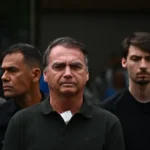 Mulher chora em voo após passageiro enviar mensagem cruel sobre ela