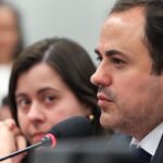 Meghan Markle acusa Daily Mail de violar “limites éticos claros” durante internação do pai