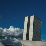 Ex-primeiro-ministro do Reino Unido aparece vestido de fada; veja