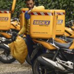 Ultraleve cai no mar na praia de Copacabana