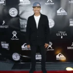 Dólar abre em leve alta com investidores atentos à pré-candidatura de Flávio Bolsonaro