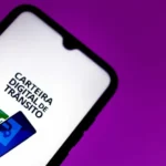 Torcida organizada do Lyon protesta contra Textor