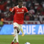 Bolsonaro deixa prisão para passar por cirurgia em hospital em Brasília