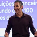 Avião cai sobre carro nos EUA durante tentativa de pouso de emergência