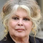 Bolsonaro passa por novo procedimento para tratar crise de soluços