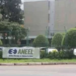 Mãe de Neymar é detonada por convidar ex- do jogador e neta para festa