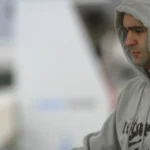 Dólar fecha em alta e Bolsa recua com investigação contra Powell em foco