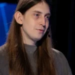 Premiê da França sobrevive a 2 votações no Parlamento que visavam derrubá-lo