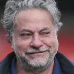 Famosos em looks iguais: Quem ficou melhor?