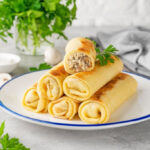 Primeira-ministra do Japão sai das urnas fortalecida para “virar do avesso” economia do país