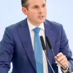 FBI divulga imagens de homem mascarado que teria sequestrado mãe de apresentadora nos EUA