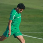 Lula é ovacionado na Sapucaí ao aparecer em camarote no Rio