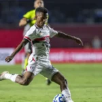 Doja Cat canta sobre sexo e paixão em show provocativo em São Paulo